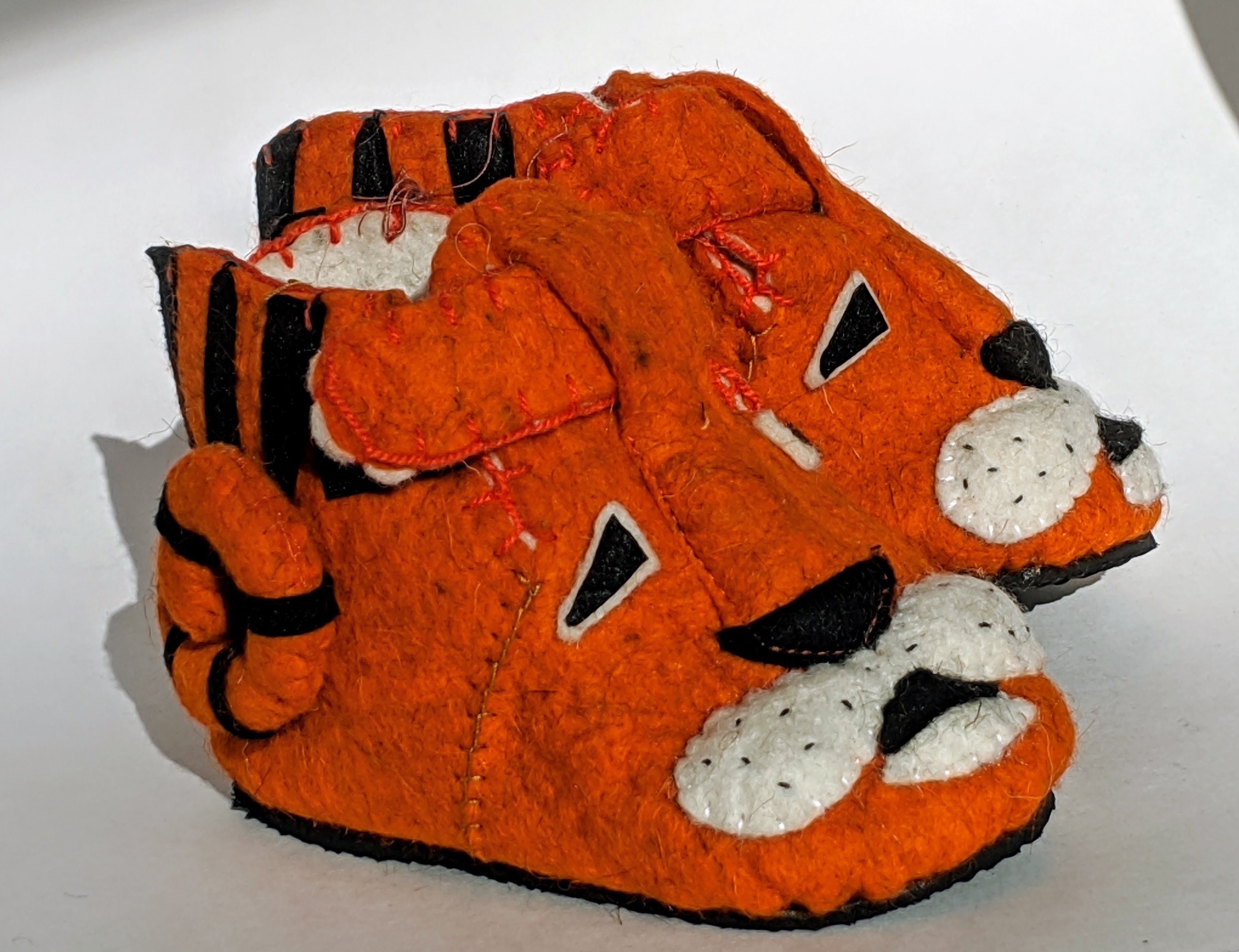 Slippers with tiger face