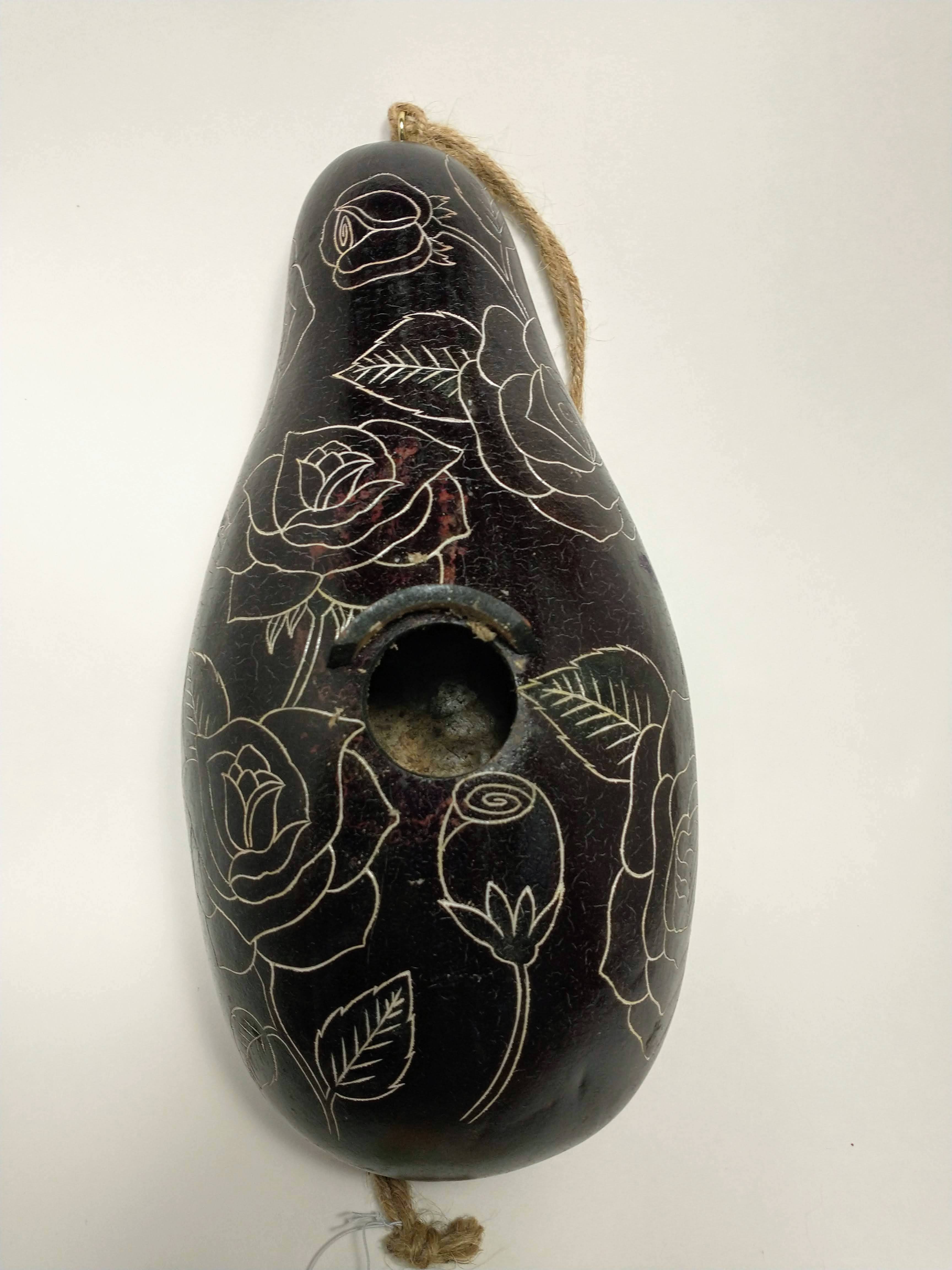 Black rose gourd birdhouse